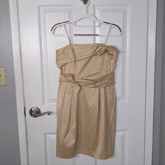 New Golden City Triangles Strapless Bow Detail Mini Dress‎ Size 7 (Juniors) - Picture 1 of 4